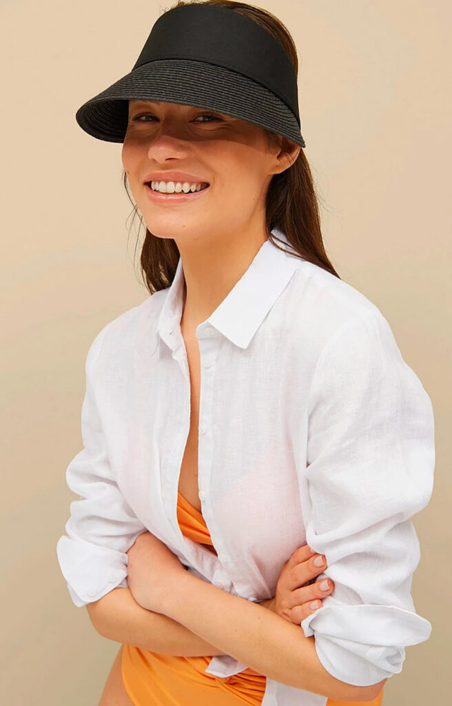 svart keps med skarm