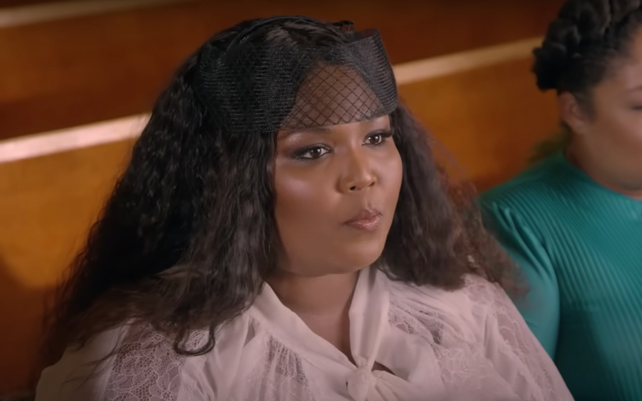 Lizzo tillbakavisar anklagelser om sexuella trakasserier