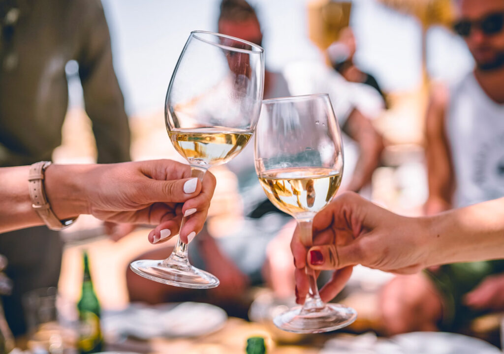 vilka sorter finns det av vitt vin och vad dricker man det till?