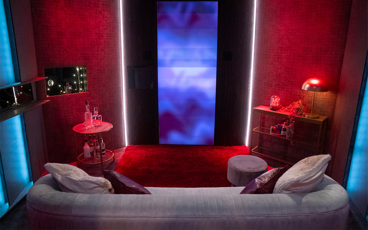 Love is blind-deltagare åtalad för misshandel av ex-flickvän