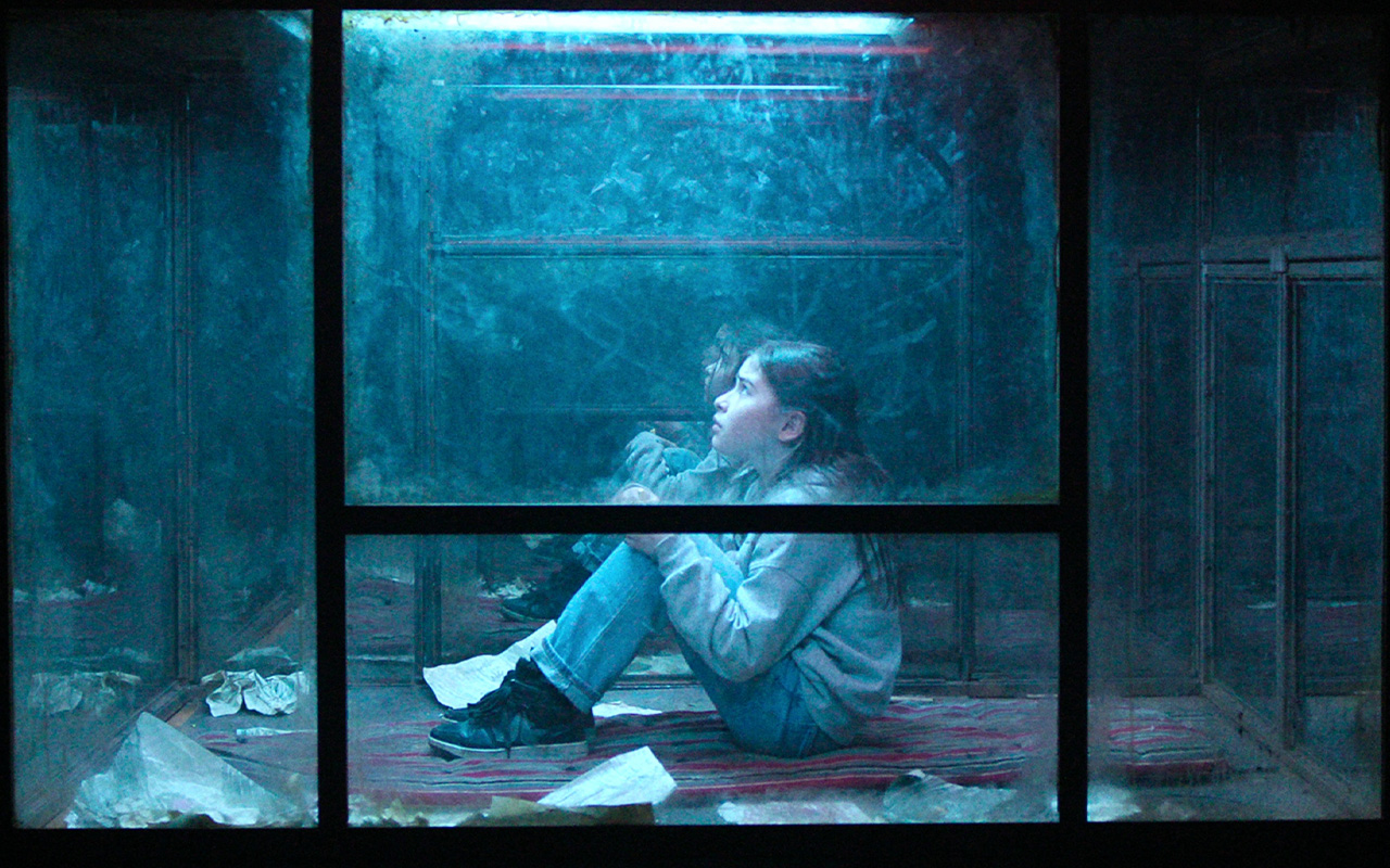 5 ologiska saker i Glaskupan (som aldrig skulle hänt i verkligheten!)