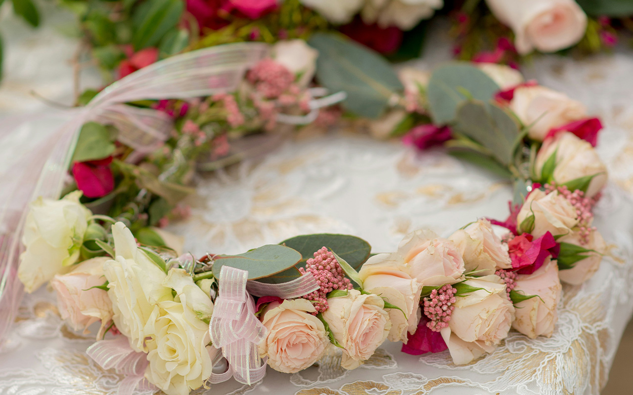 Knepet som får din midsommarkrans att hålla hela dagen
