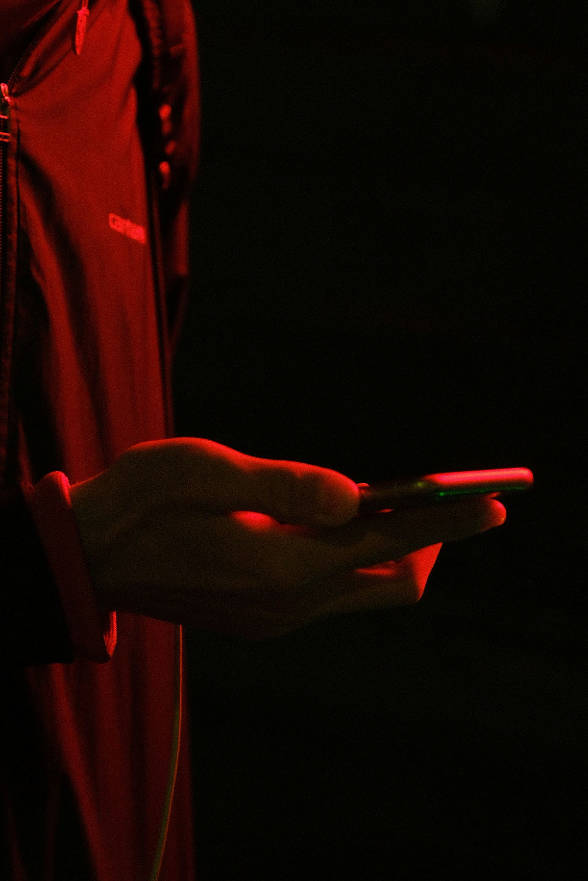 Pojkar sprider flickors nakenbilder