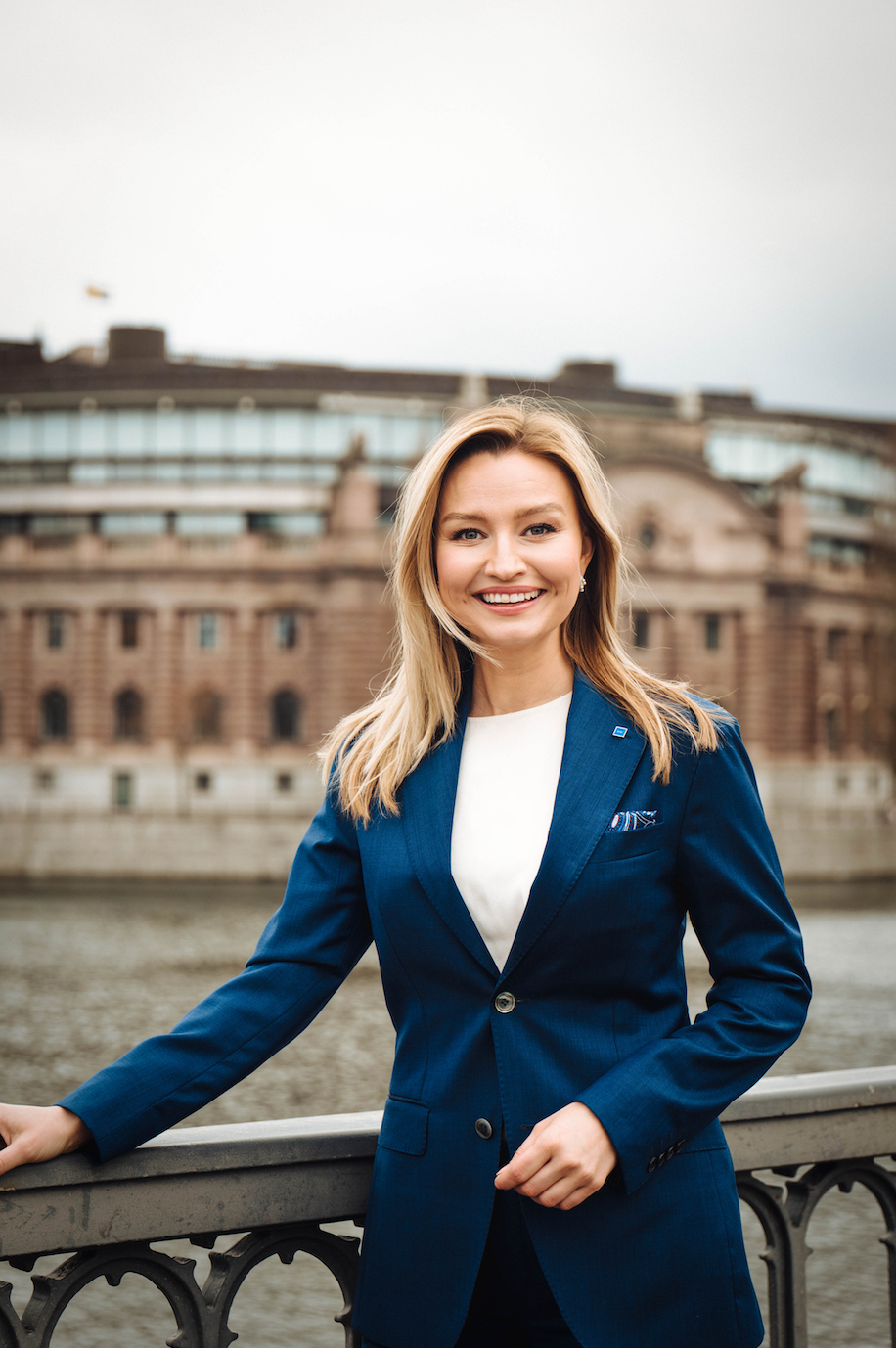 KD lägger alla ägg i ny korg