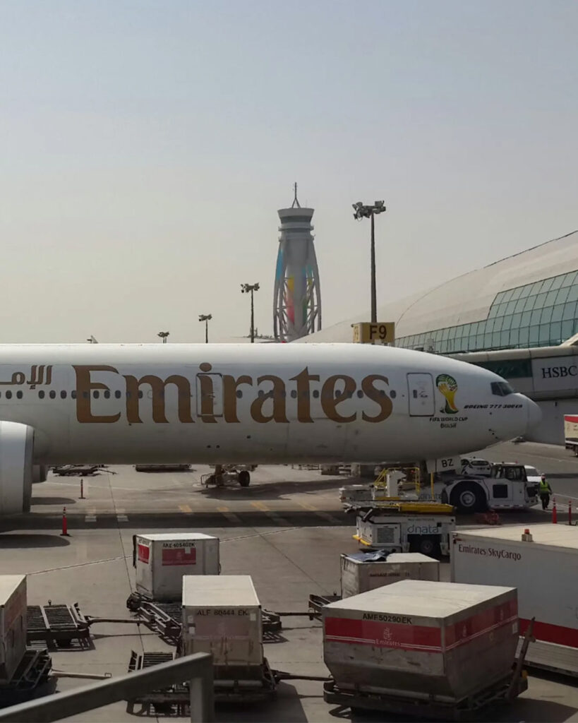 flygkaos i dubai och doha