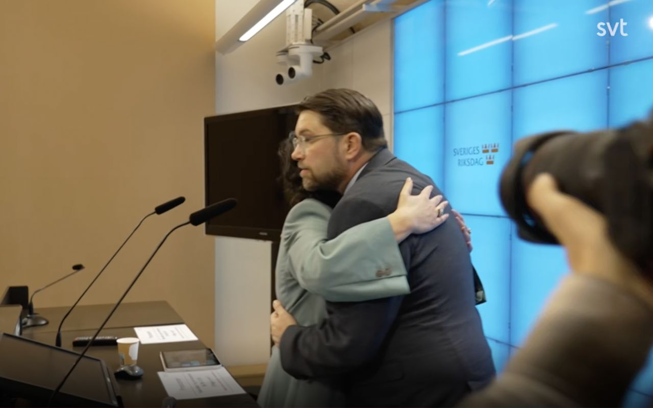 (L)ove is in the air!