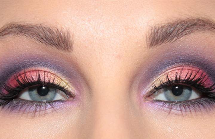 Bryn: Brynpenna no2 - Make up store.Ögonskuggor: 02, 10, 09 – Deborah milano, Stars n’ rockets – MAC,rad:2 färg: 2 (Gul) rad: 3 färg: 9 (orange) rad: 5 färg: 9 (knalligare orange) rad: 8 färg: 9 (mörk orange) från 88 ultra shimmer palette – www.kosmetikan.seEyeliner: Cake eyeliner, svart – Peggy Sage. Mascara: Volume & Care – Deborah milano.